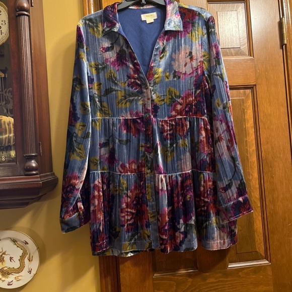 New, without Tag, Maeve/Anthropologie Reverie Tiered Velvet Top.  Sz. M. - Picture 7 of 9